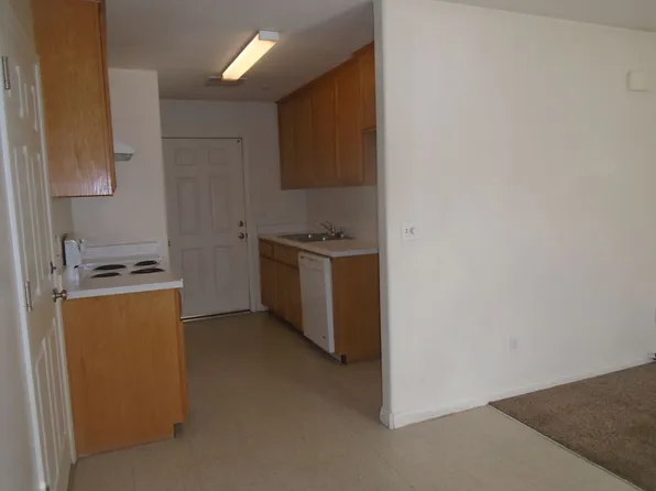 616 W Day Ave #A-b, Bakersfield, CA 93308