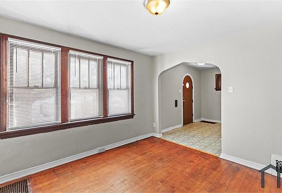 2nd image of 5423 Hamilton Ave
