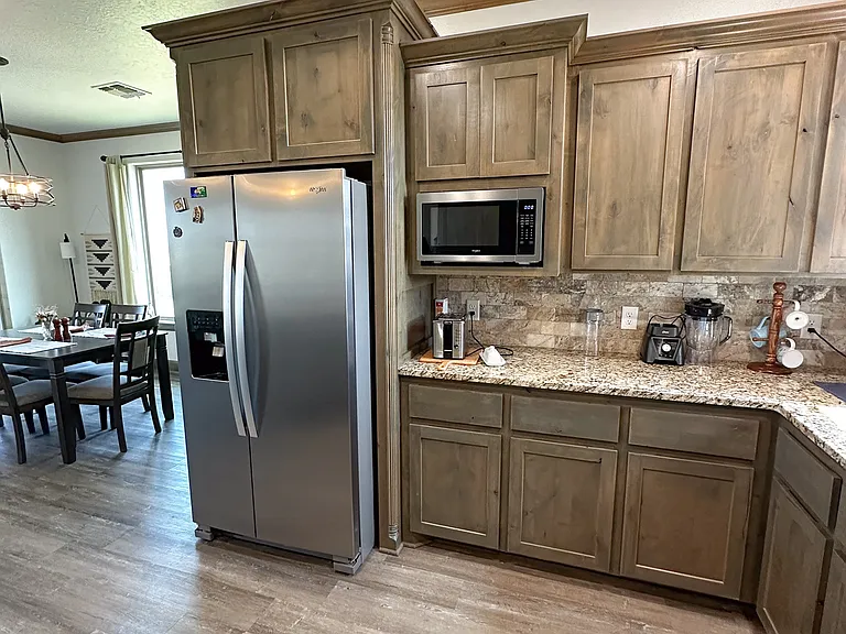 1035 Greenview Dr — Photo 11