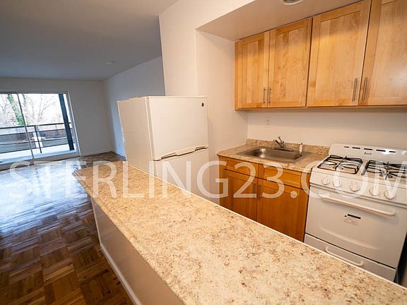 2nd image of 7510 Grand Central Pkwy APT 1D