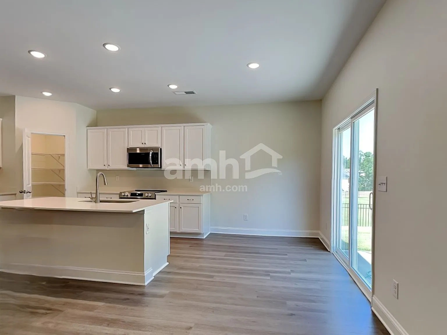 4 bed, 2.5 bath, 2293 sqft, $2,735 — Photo 4