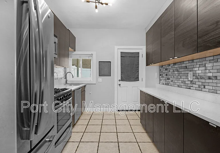 430 W 23rd St — Photo 6