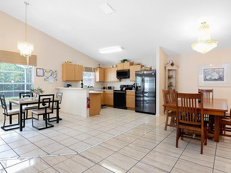 4402 Hamlet Ct — Photo 7