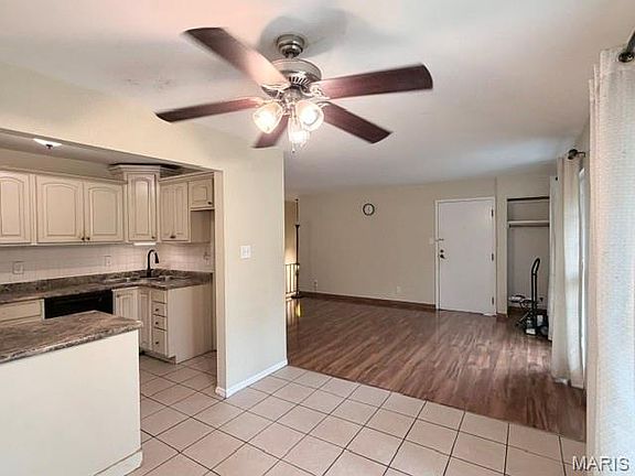 5th image of 1115 Appleseed Ln APT A