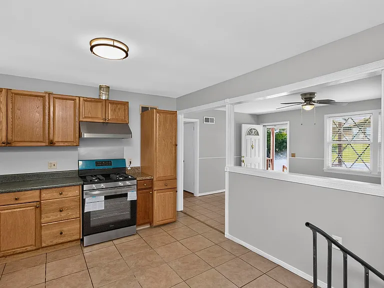 261 Eisenhower Dr — Photo 8