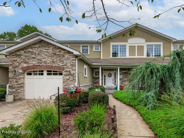 11 Insignia Dr, Jenkins Township, PA 18640
