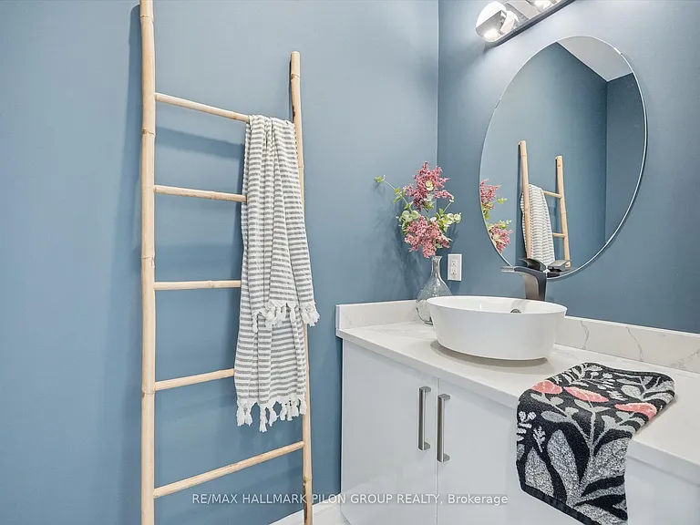 559 Mutual St — Photo 12