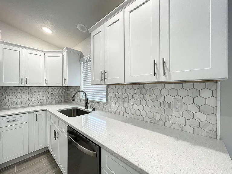 438 Union Dr — Photo 6