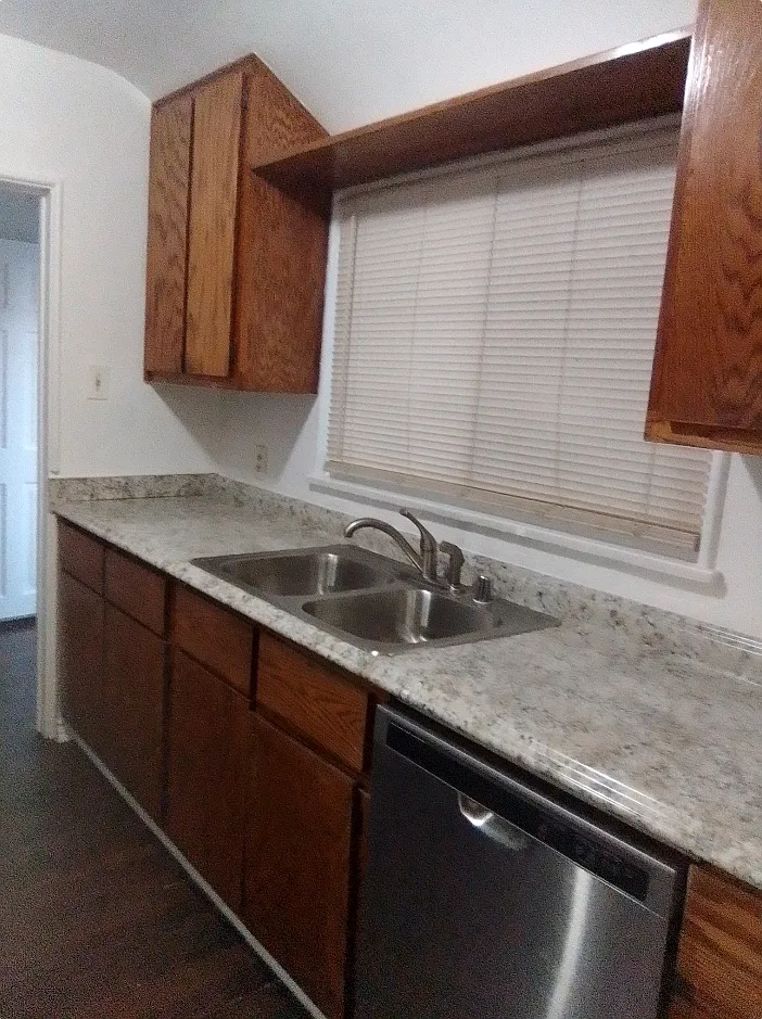 3 bed, 1200 sqft, $2,200 — Photo 4