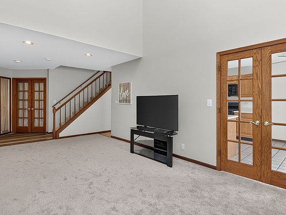 4th image of 1038 Bedford Dr