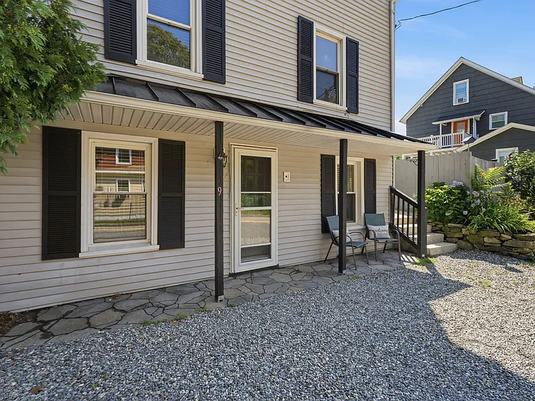 9 Hunters Rd #B — Photo 4
