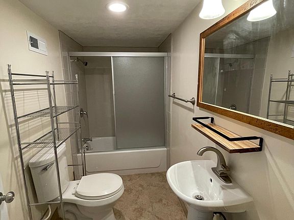 5th image of 364 S Douglas St #3