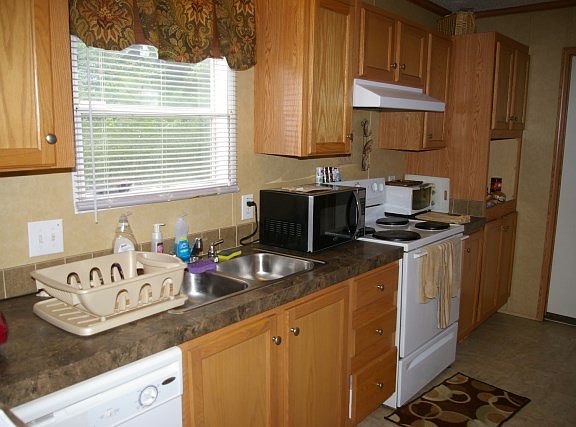 3rd image of 2001 Live Oak Ln