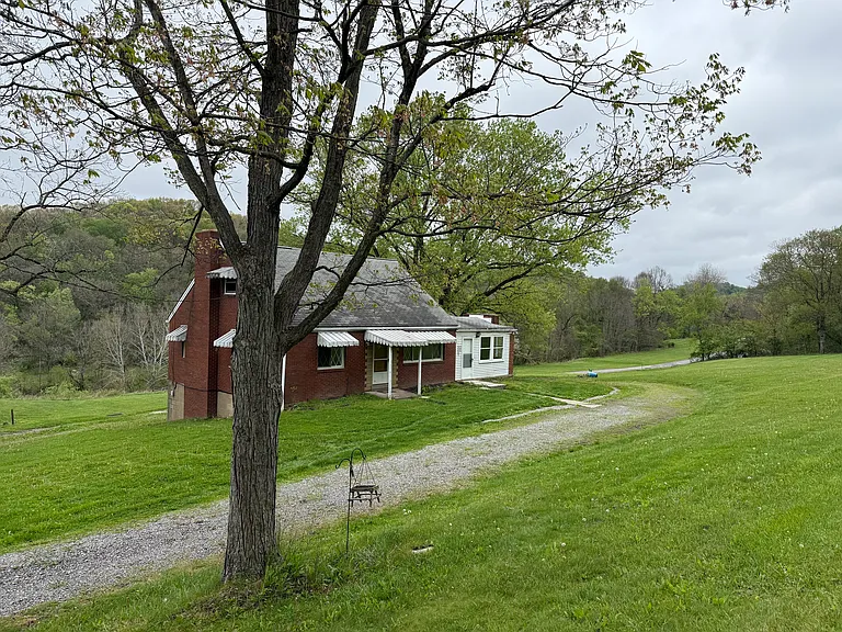 400 Merwin Rd — Photo 1
