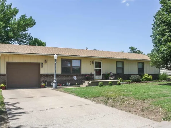 811 Iowa Ave, Pratt, KS 67124