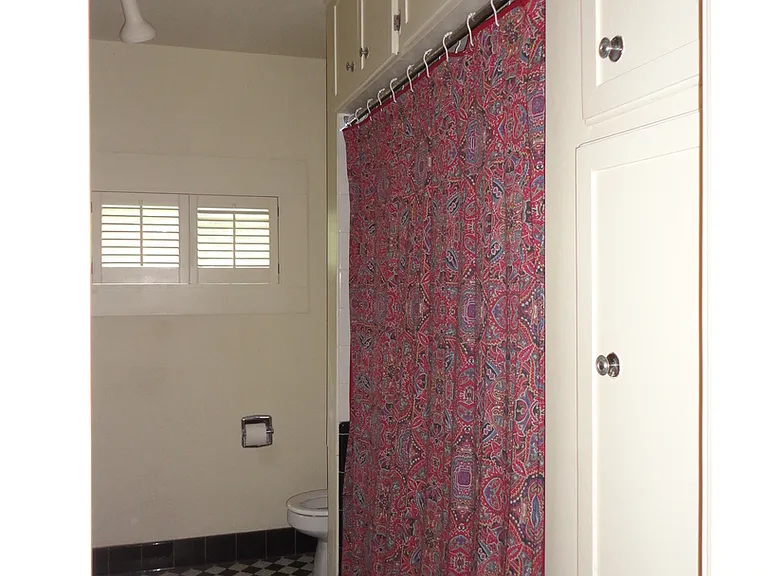 712 Haskell St — Photo 6