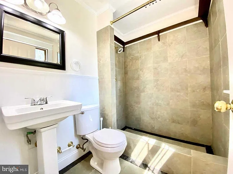 514 Ivydale Rd — Photo 11