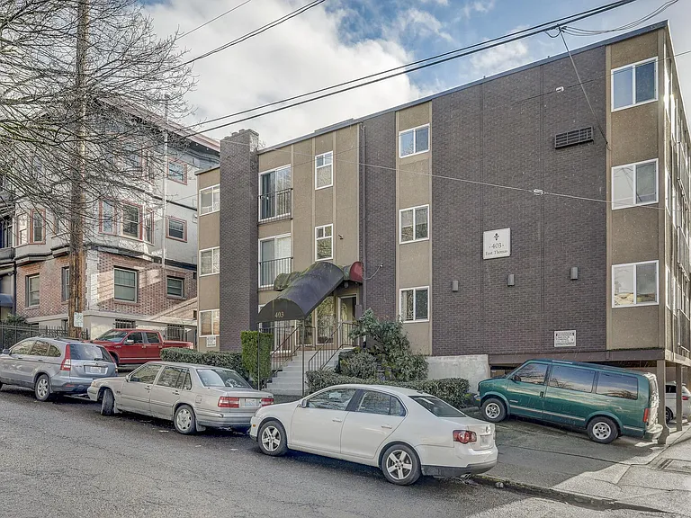 East Thomas Suites — Photo 2