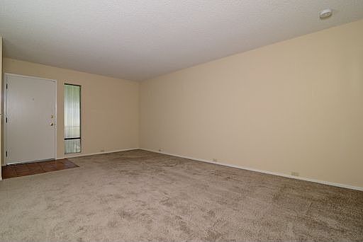 5th image of 719 27th St APT 6
