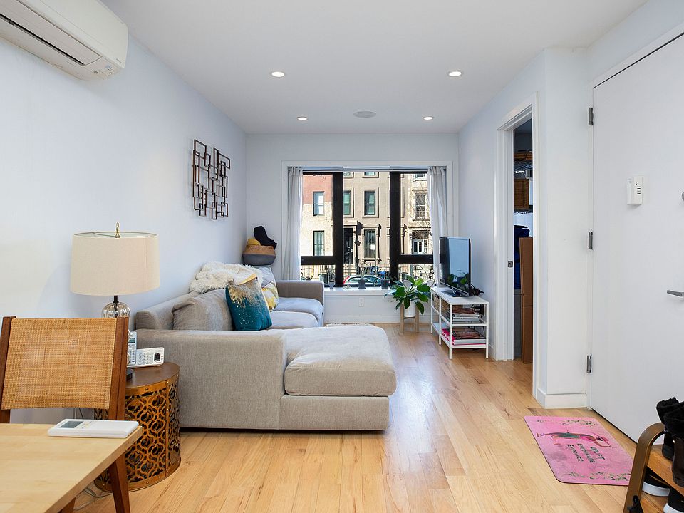 1st image of 132 Jefferson Ave #2