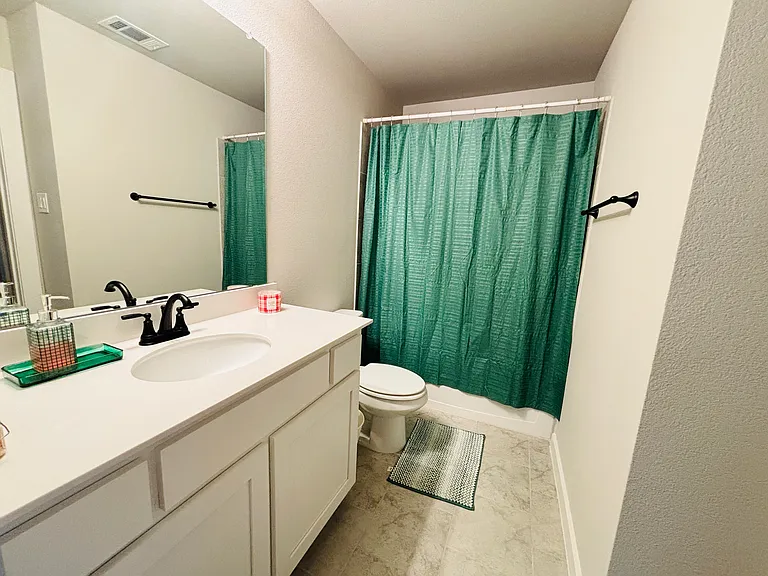 417 Rose Ave — Photo 2