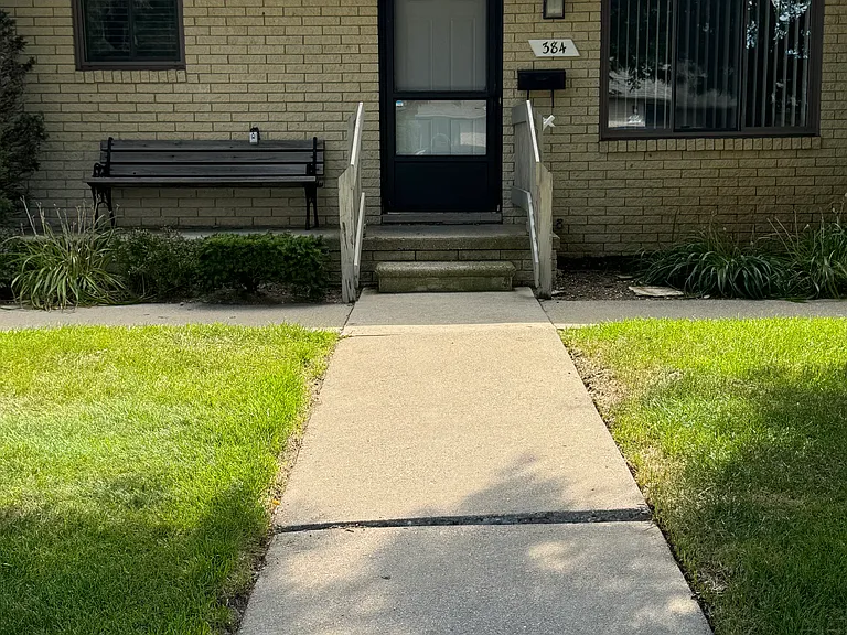 384 Hillcrest Ct #384 — Photo 1