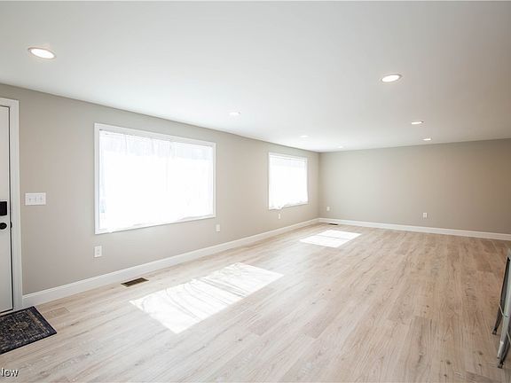 5th image of 849 Diane Ave
