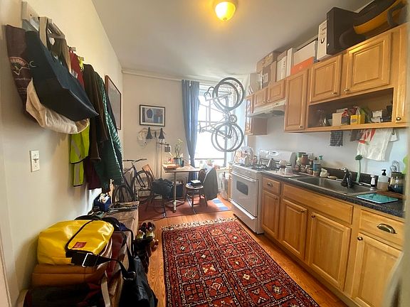 4th image of 131 Pioneer St APT 3R