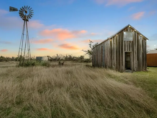 3527 Old Harper Rd, Fredericksburg, TX 78624