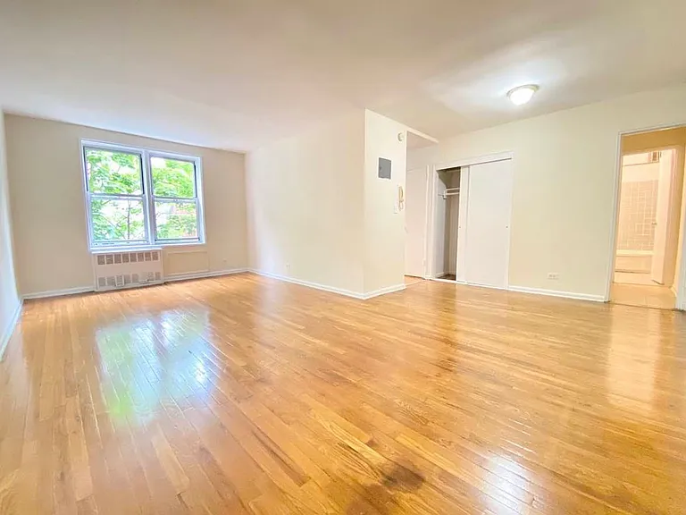 38-15 Bowne St #3E — Photo 1