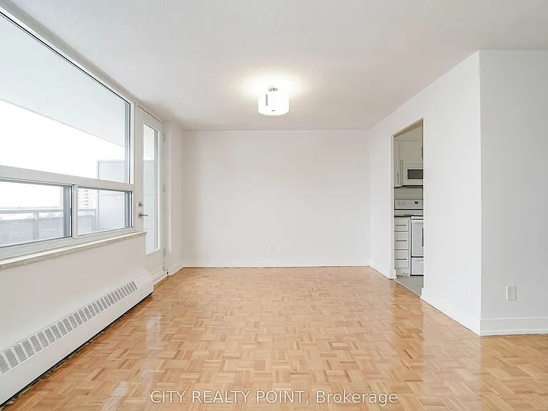 6200 Bathurst St #410 — Photo 6