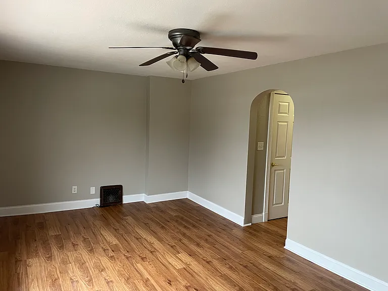 105 Grand St #2 — Photo 8
