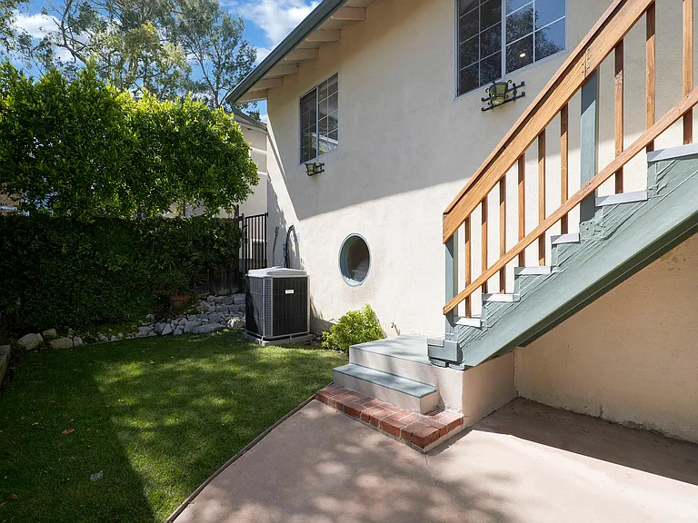 2254 Cross St — Photo 31