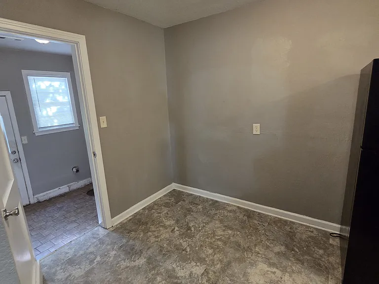 324 N Gordon Ave — Photo 4