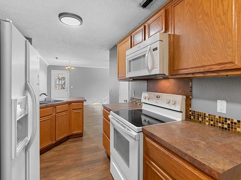 S Erika Ave Duplex — Photo 6