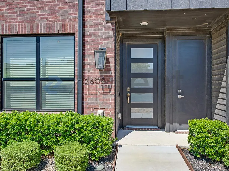 2802 Addison Park Ln — Photo 2