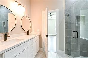 4th image of 714 Autumn Ln
