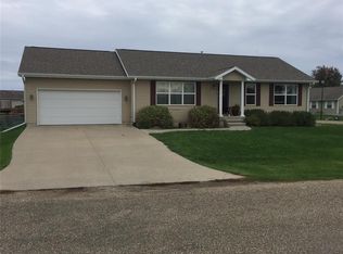 171 Pleasant Creek Dr, Palo, IA