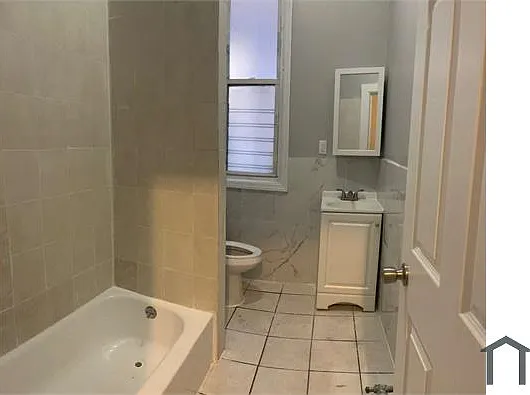 1047 Clay Ave #1 — Photo 5