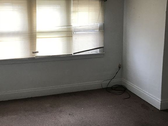4th image of 158 Hewitt Ave