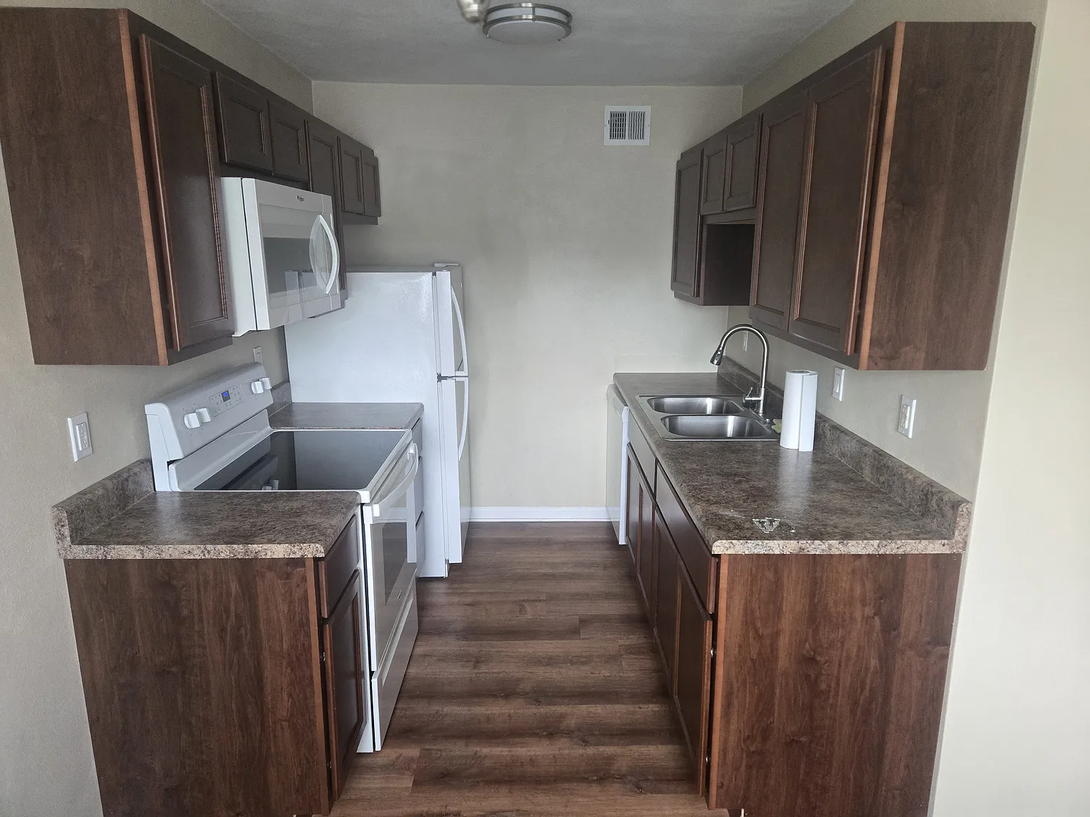 2 bed, $1,400 — Photo 3