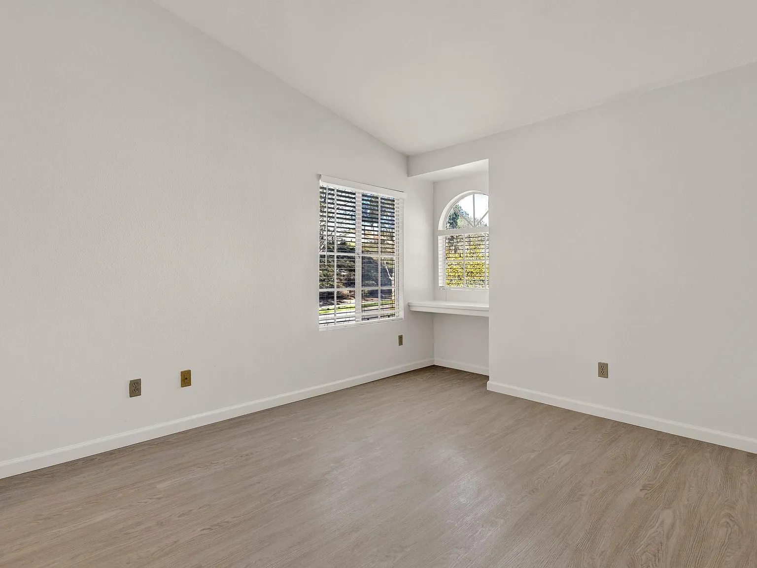 13322 Tiverton Rd — Photo 4