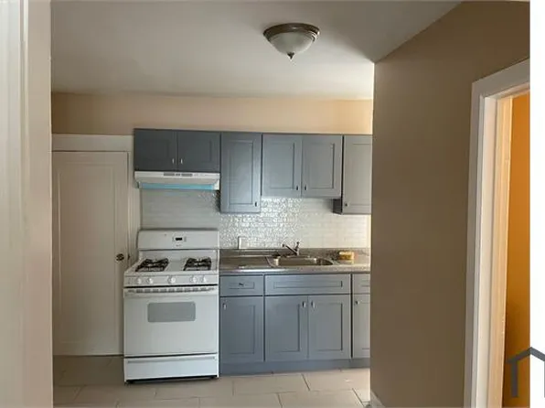1810 W Ruscomb St, Philadelphia, PA 19141
