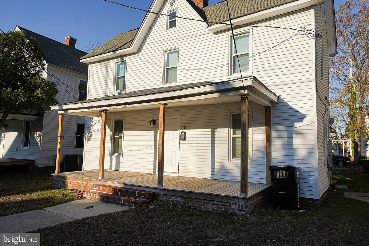 Building Photo - 231 Newton St #B