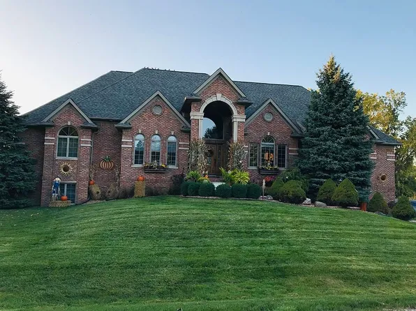 9838 Waterway Dr, Grosse Ile, MI 48138