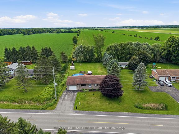 3rd image of 1236 Saint Albert Rd W