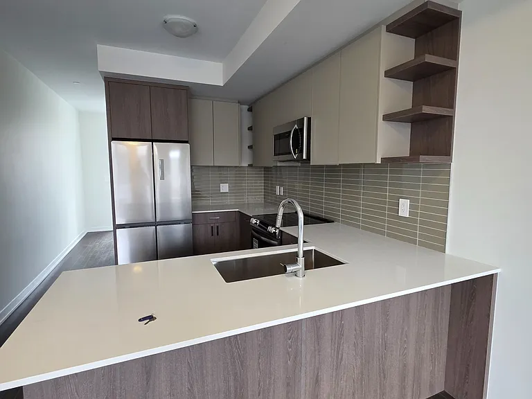28 Green Gardens Blvd — Photo 7