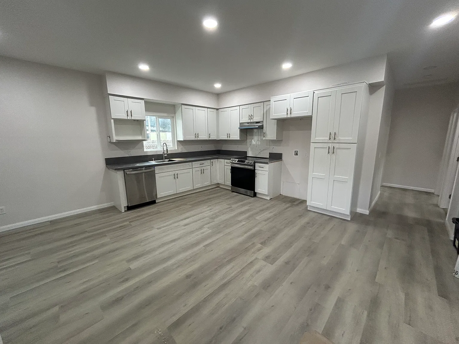14222 Barber St — Photo 3