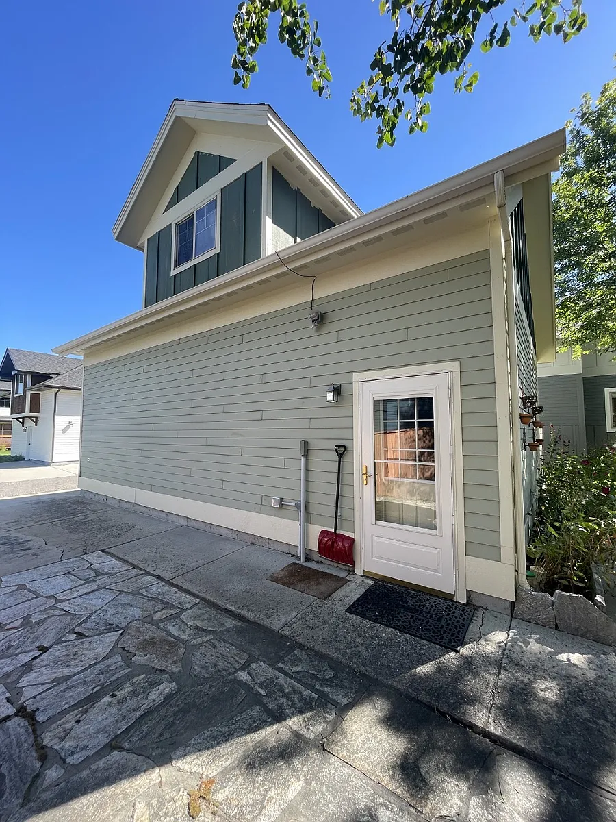 Building Photo - 1 bed, 1.0 bath, 640 sqft, $1,600