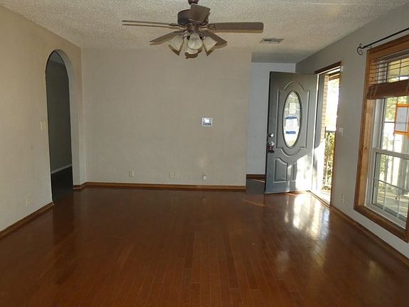 5th image of 209 E 4th St